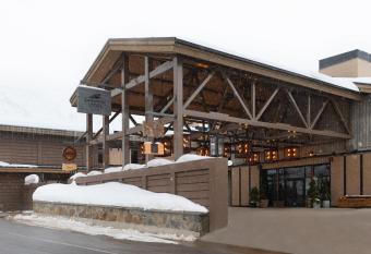 The Snowpine Lodge has Balcony rooms