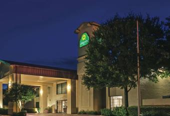 La Quinta Inn by Wyndham San Marcos allows 18 year olds to book a room
