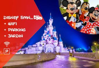 Aladdin and Jasmine s near Disney allows 18 year olds to book a room