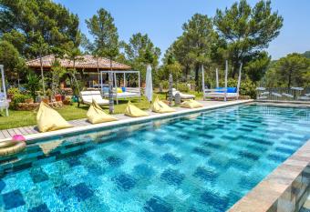 Villa Sarahmuk has Balcony rooms