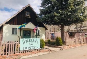 Williams Az Hostel allows 18 year olds to book a room