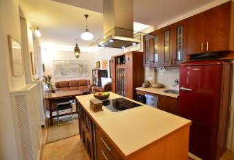 Art Styles Boutique Apartment Szentendre allows 18 year olds to book a room