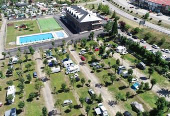 Sabi  anigo Camp & Hotel allows 18 year olds to book a room