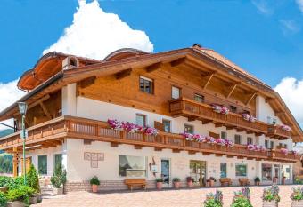Hotel Alpenrose has Balcony rooms