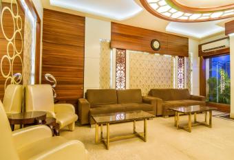 Hotel Le Golden has Balcony rooms