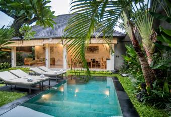 Sandi Agung Villa Bidadari has rooms with a private hot tub
