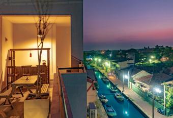 Hive 68 - Hotel and Resorts (Negombo) has Balcony rooms