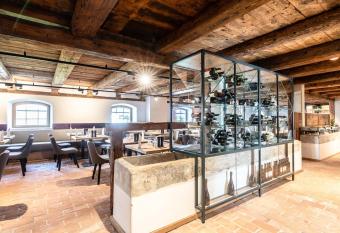 P  ltnerhof allows 18 year olds to book a room