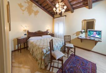 Hotel La Rescossa allows 18 year olds to book a room