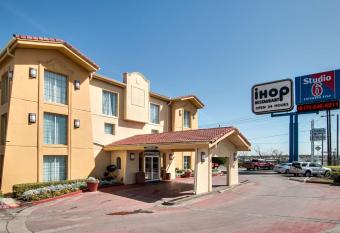 Studio 6-Fort Worth, Tx - West Medical Center has Smoking rooms