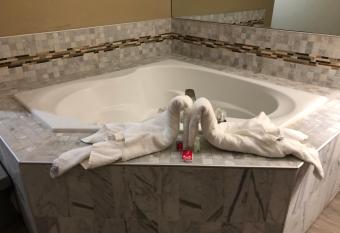 Econo Lodge has rooms with a private hot tub