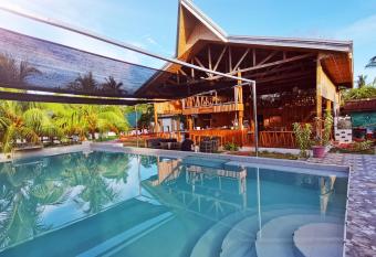 Glamping Alona has Balcony rooms