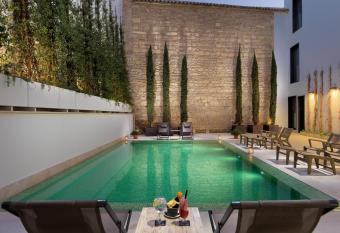 H10 Palacio Colomera has Balcony rooms