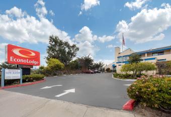 Bay Breeze Inn has Smoking rooms