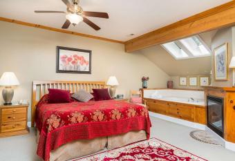 Highland Lake Inn & Resort has Balcony rooms