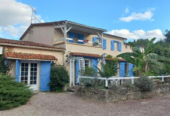    La Paloma has Balcony rooms