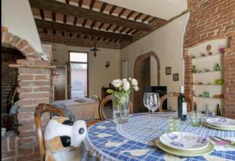 Taverna rustica in Toscana has Balcony rooms