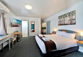 Oscar Motel has Balcony rooms