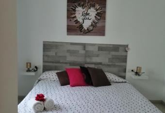 Apartamento Anaca 2 allows 18 year olds to book a room