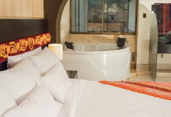 Altipacha Hotel - Ayacucho allows 18 year olds to book a room
