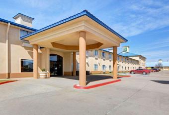 Quality Inn and Suites Wichita Falls I-44 allows 18 year olds to book a room