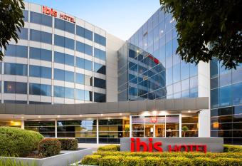 ibis Melbourne - Glen Waverley allows 18 year olds to book a room