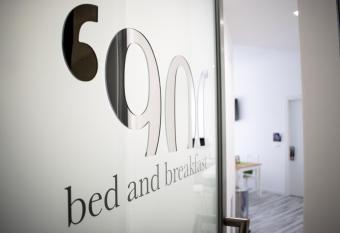 B&b  900 has Balcony rooms