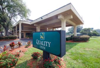 Quality Inn Orange Park Jacksonville has Smoking rooms
