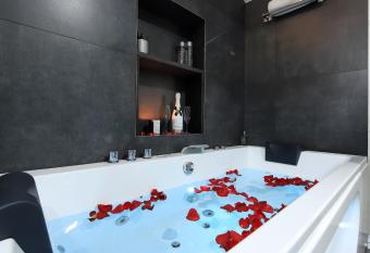 RedRose Piran allows 18 year olds to book a room