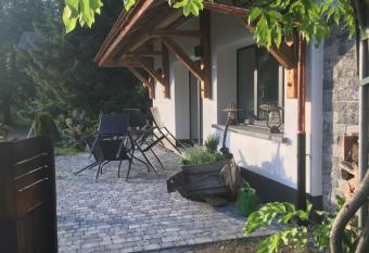 Chalet L Escapade has Balcony rooms