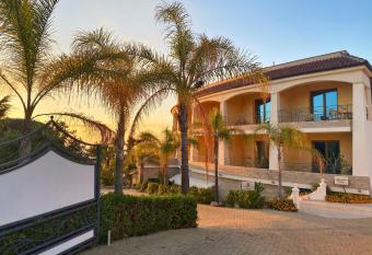 Blu Tropical Resort has Balcony rooms