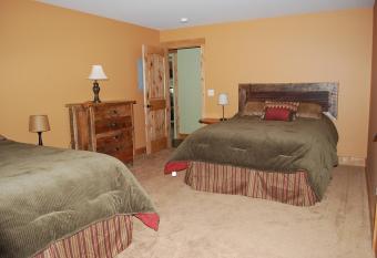 Yellowstone Condo has Balcony rooms