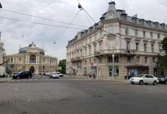 Apartmens near Opera house has rooms with a private hot tub