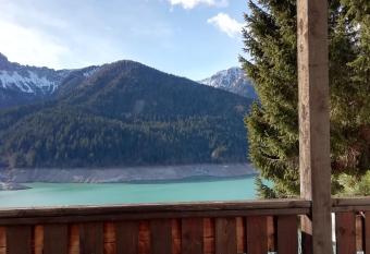 Elison-on the lake B&B has Balcony rooms