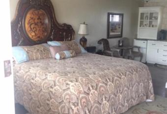 Beachcomber Inn has Balcony rooms