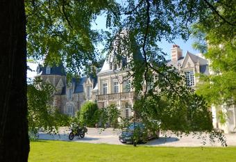 Ch  teau du Bois de La Noe has Balcony rooms