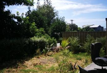 Best Budget Bed and Ensuite - Private Access Close to Beach allows 18 year olds to book a room