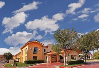 La Quinta Inn by Wyndham Amarillo Mid-City allows 18 year olds to book a room