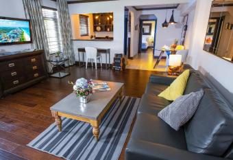 Lincoln Arms Suites allows 18 year olds to book a room