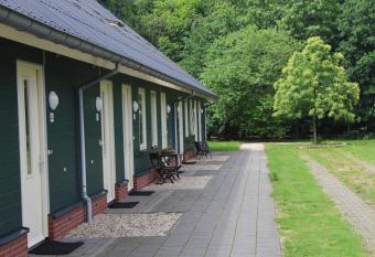 Horsetellerie Rheezerveen allows 18 year olds to book a room