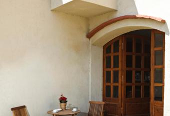 Can Gus   allows 18 year olds to book a room