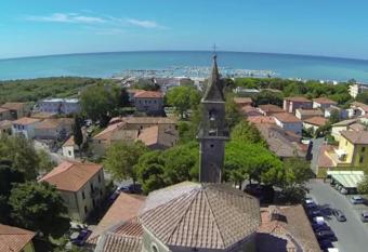 Casa sul Mare Vada allows 18 year olds to book a room