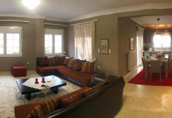 In the Shadow of Meteora has Balcony rooms