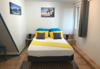 Ti Kaz Ravinala allows 18 year olds to book a room