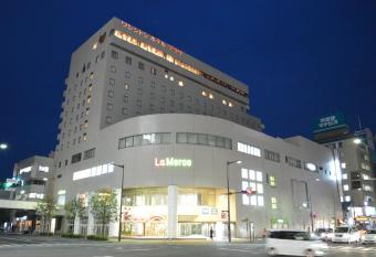 Takasaki Washington Hotel Plaza allows 18 year olds to book a room