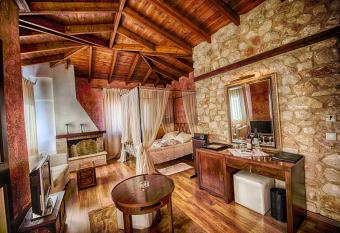 Olympus Mediterranean Boutique Hotel has rooms with a private hot tub