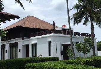 The Oriental Beach Villa has Balcony rooms