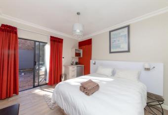 Stay at 11 on Gull allows 18 year olds to book a room