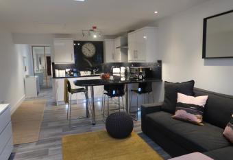 2 Sheraton Apartments allows 18 year olds to book a room