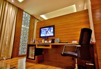 Park Ascent allows 18 year olds to book a room